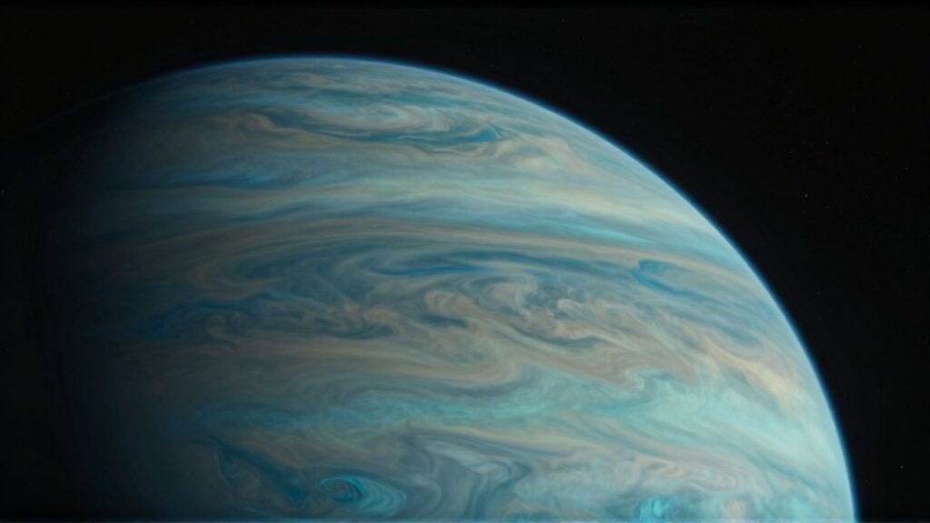 Vista orbital detallada del planeta Urano con nubes de tonos cian y azul sobre el espacio profundo.