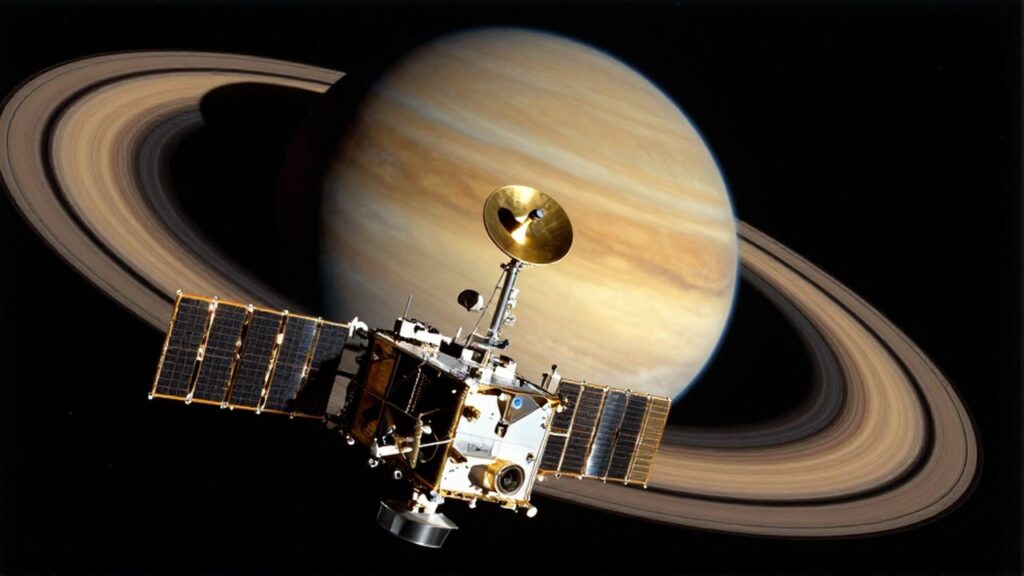 La sonda Cassini sobrevuela los anillos dorados de Saturno en una espectacular vista espacial.
